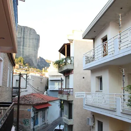 Perikleous 5 Diamerisma Kondoulis House Апартаменты Калампака